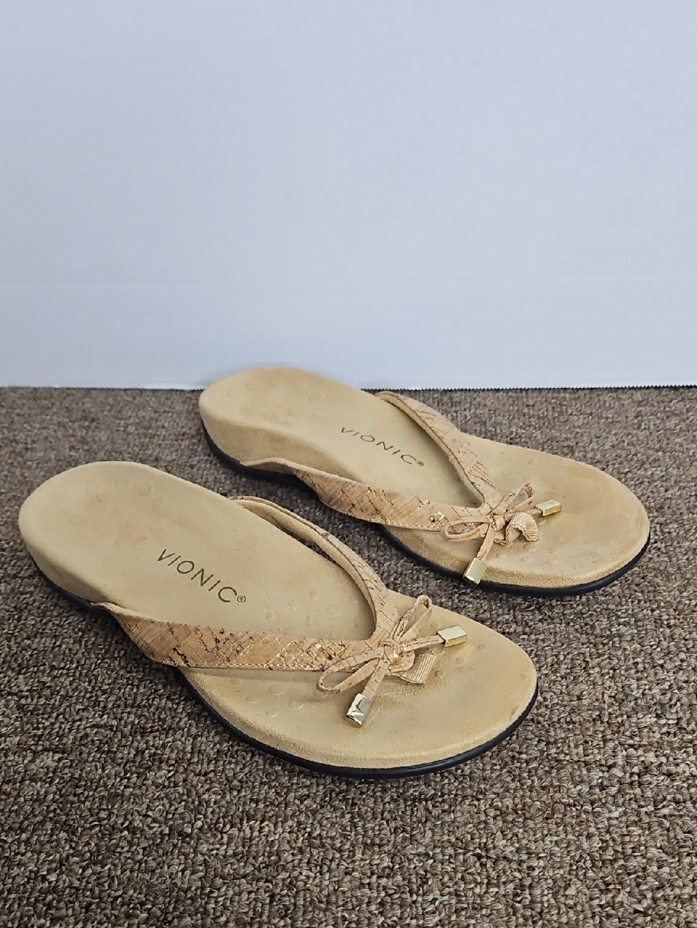 Vionic Tan Cork Look Bella Toe Post Thong Bow Sandals Sz 7.5 Womens